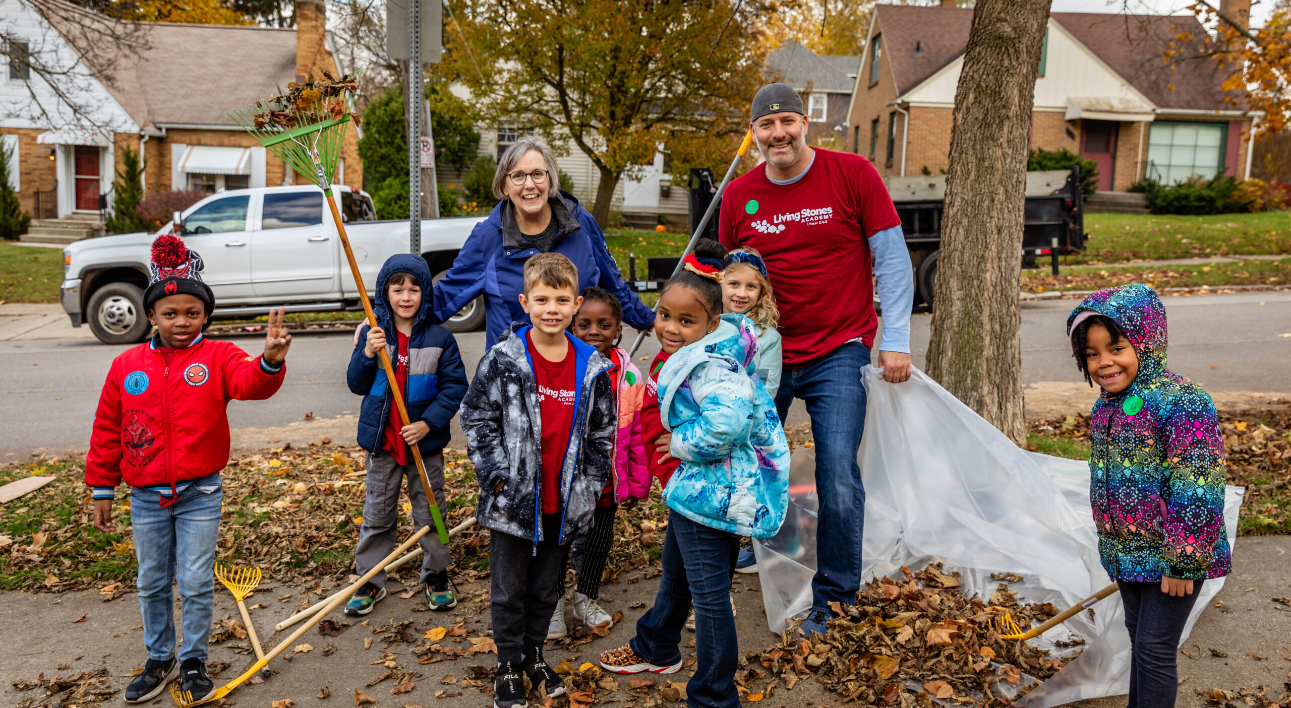 kids raking leaves